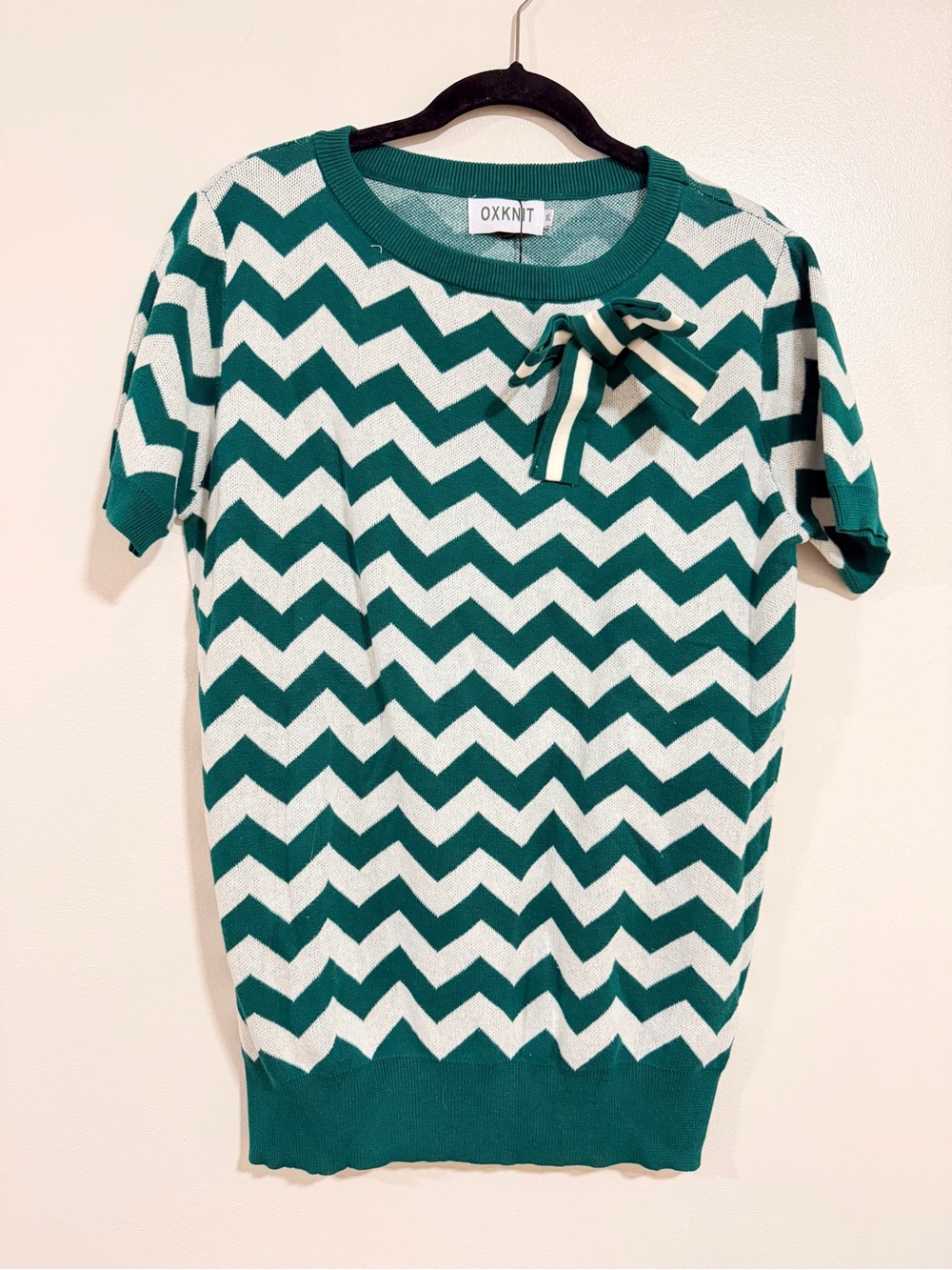 OXKNIT Green & White Chevron Bow‎ Knit Top